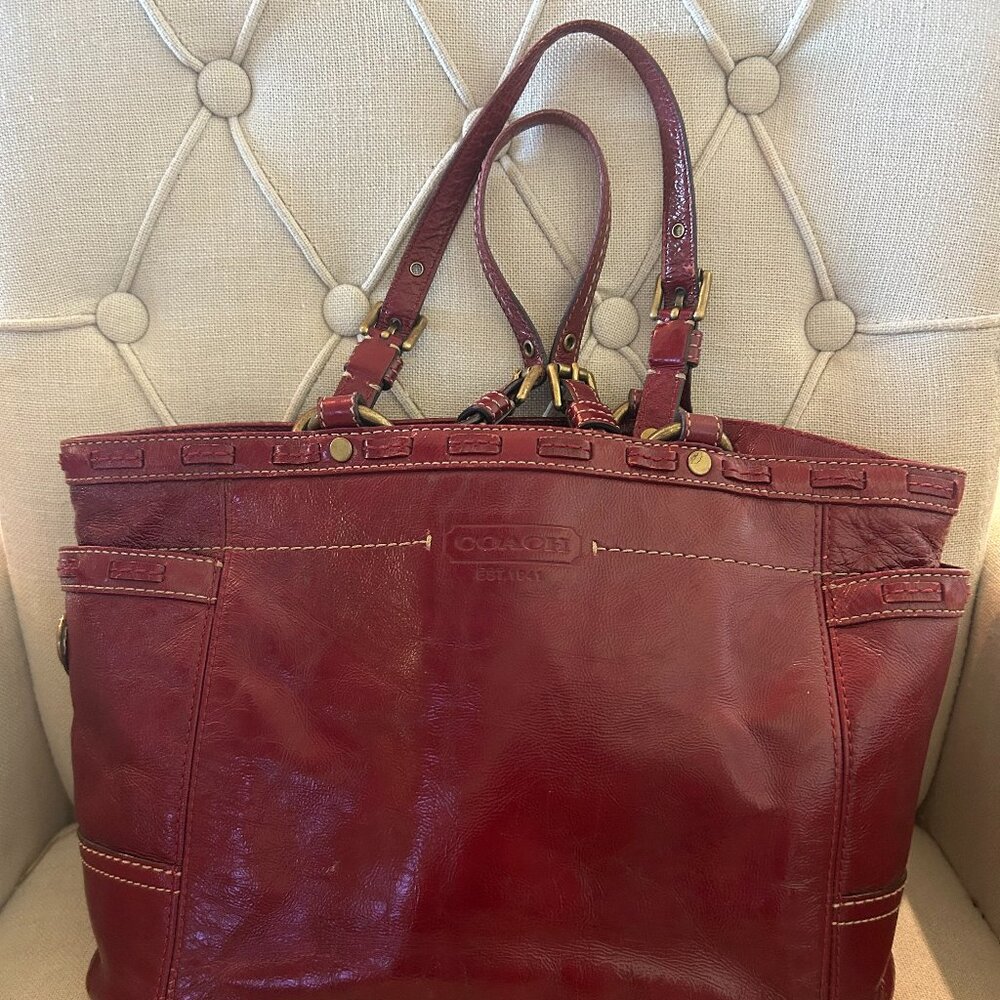 VINTAGE COACH BURGUNDY LEATHER SHOULDER PURSE